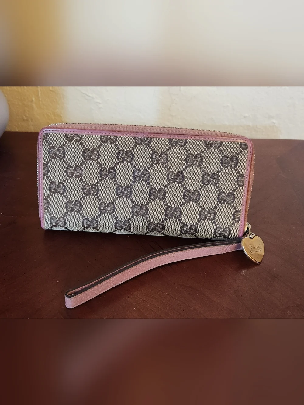 GUCCI Heart Canvas Zip Around Wallet Wristlet - Picture 3 of 12